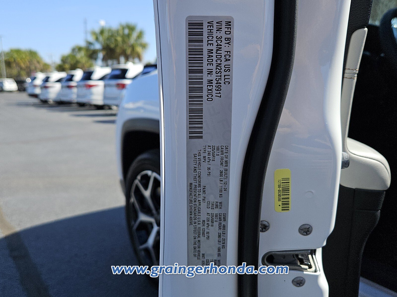 Used 2025 Jeep Compass Limited image 14