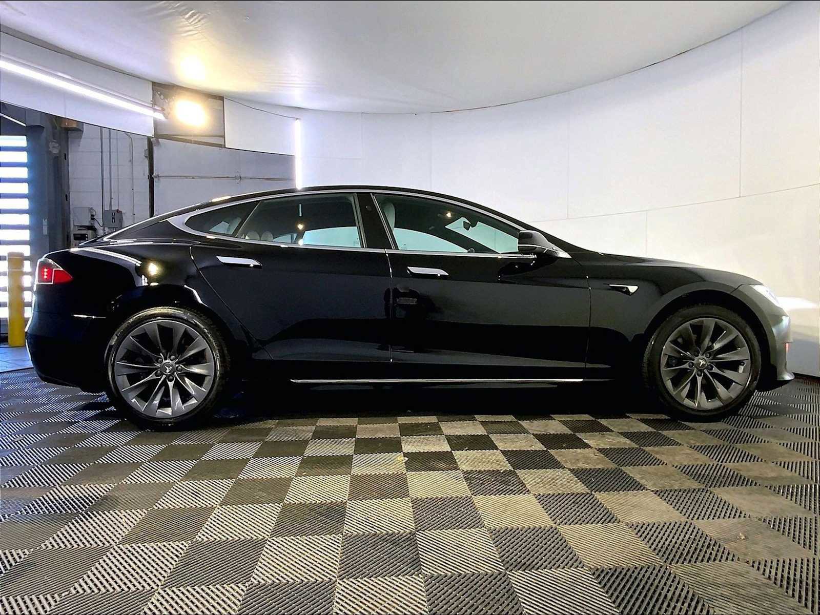 Used 2020 Tesla Model S Long Range Plus image 8