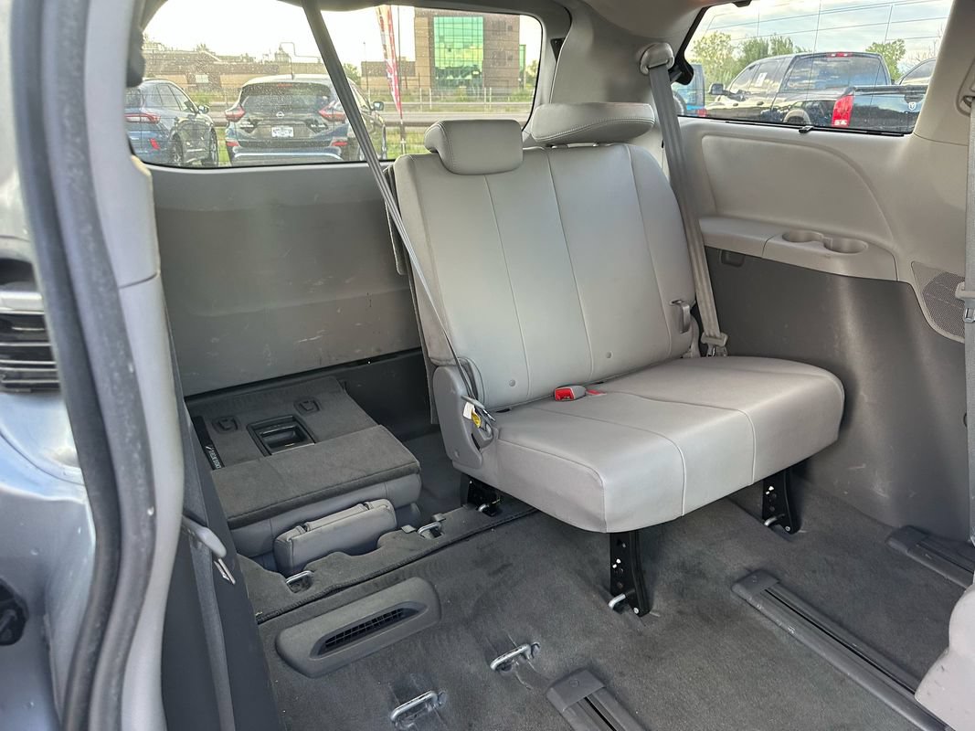 Used 2018 Toyota Sienna XLE w/ XLE Navigation Package AWD/4WD image 26