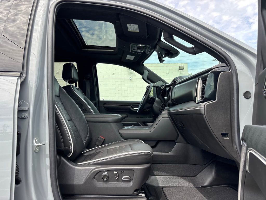 Used 2025 GMC Sierra 2500 AT4X image 35