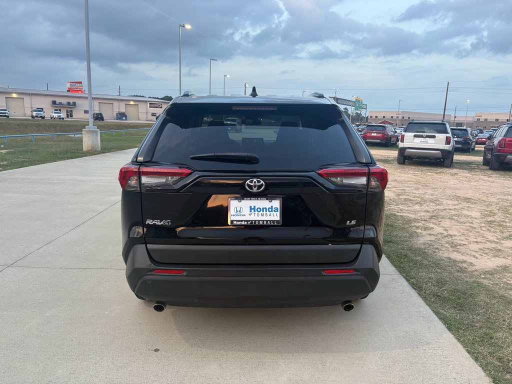 Used 2019 Toyota RAV4 LE image 7