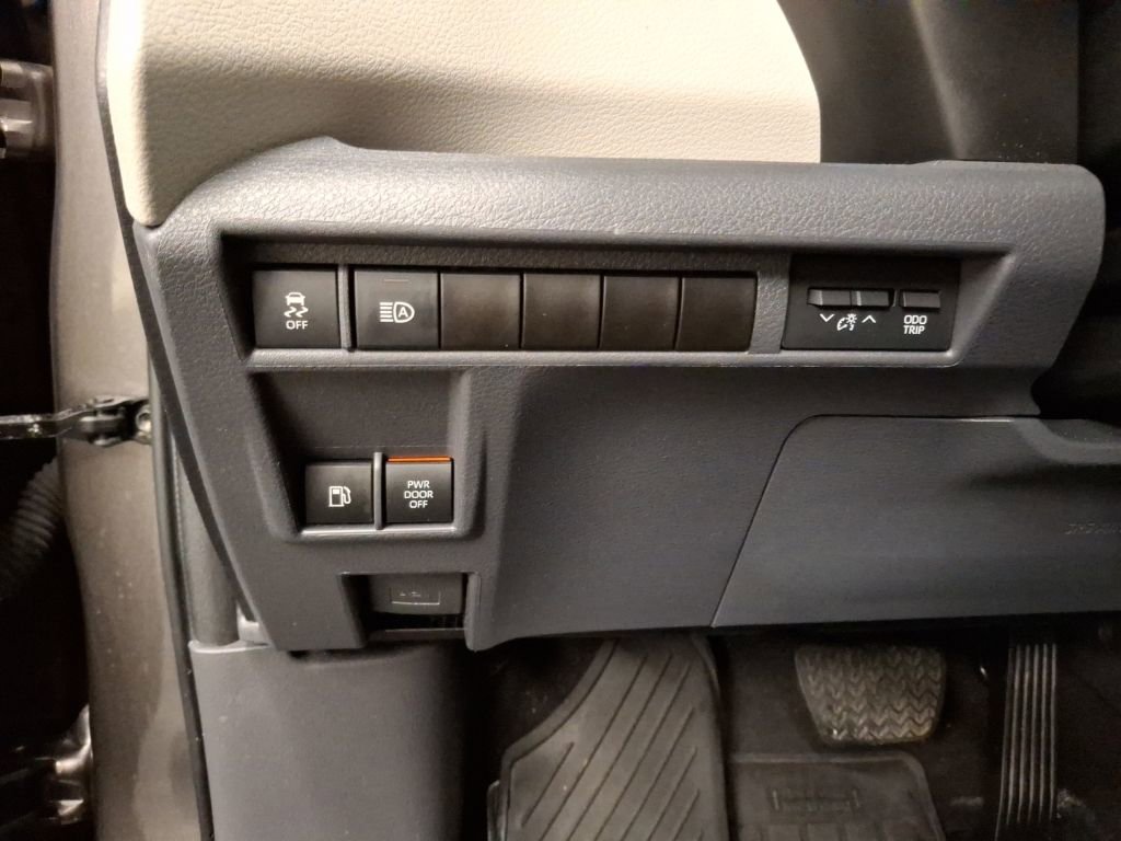 Used 2023 Toyota Sienna LE image 23