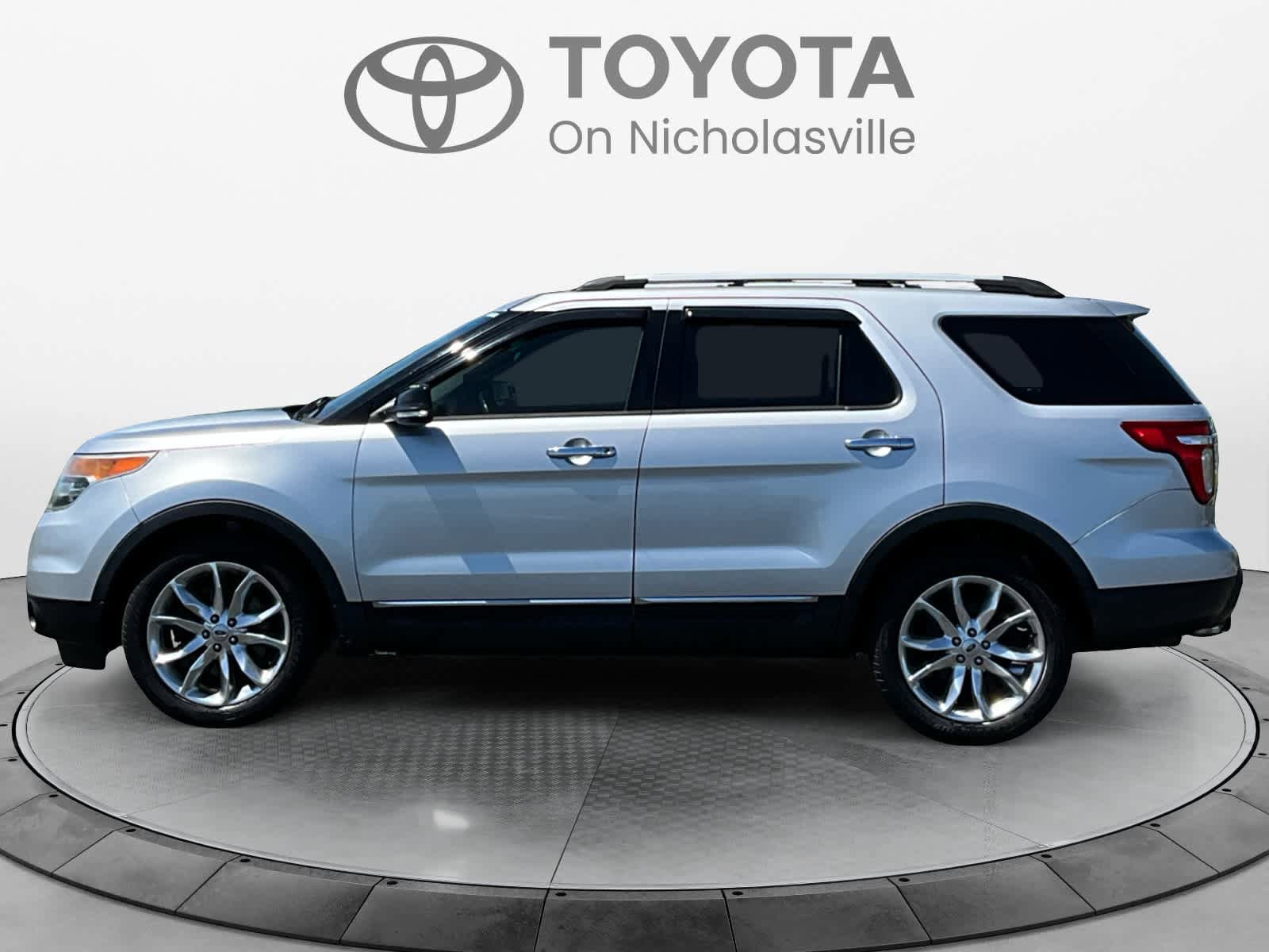 Used 2013 Ford Explorer XLT AWD/4WD image 3