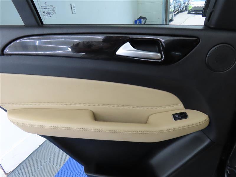 Used 2019 Mercedes-Benz GLE 400 4MATIC w/ Premium 3 Package image 34