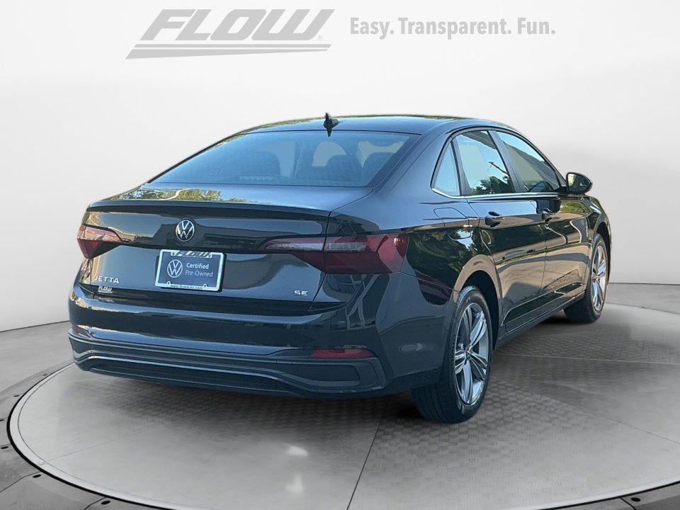 Certified 2022 Volkswagen Jetta SE image 9