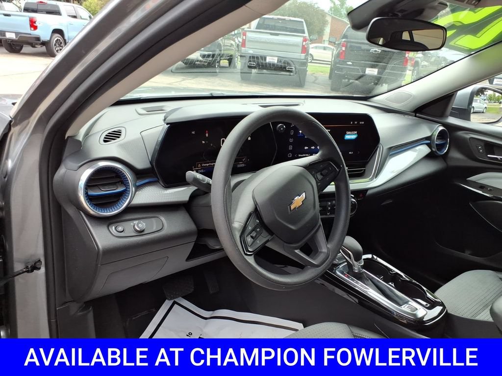 Used 2025 Chevrolet Trax LT FWD image 17