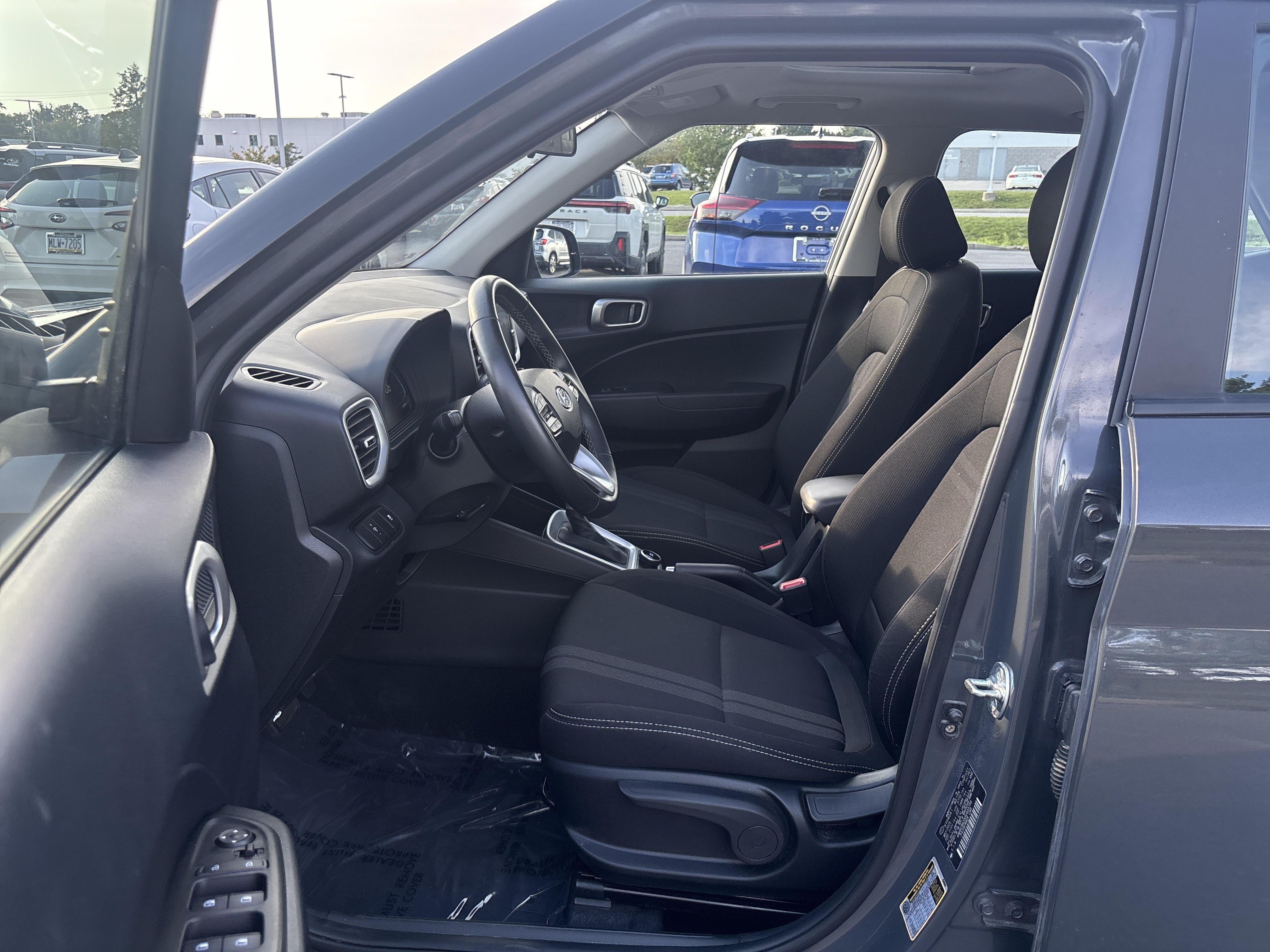 Used 2025 Hyundai Venue SEL FWD image 28