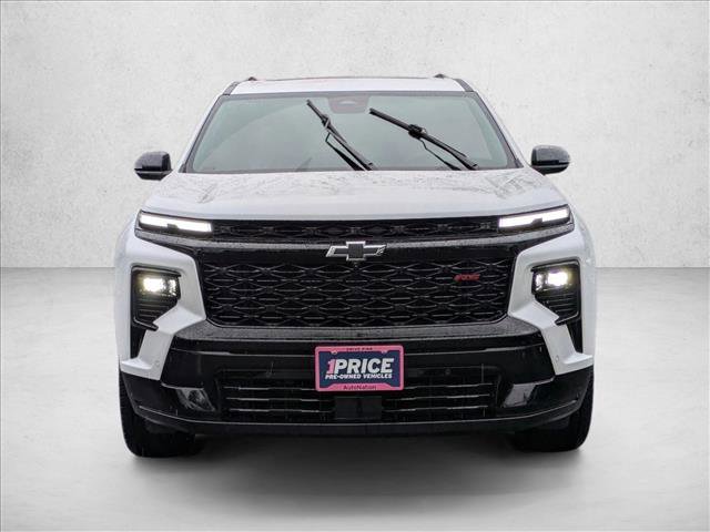 Used 2025 Chevrolet Traverse RS image 2