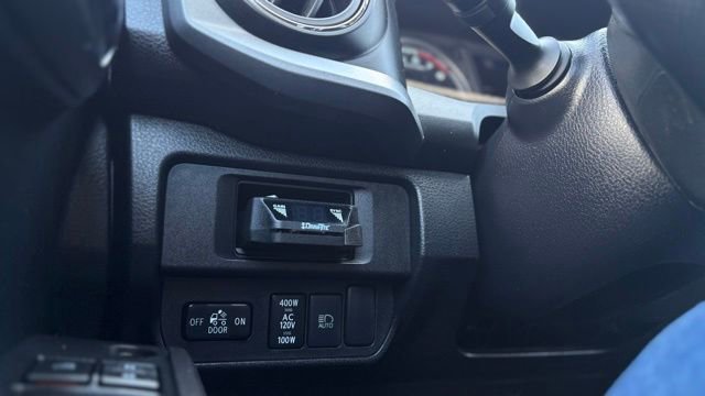 Used 2018 Toyota Tacoma TRD Sport AWD/4WD image 18