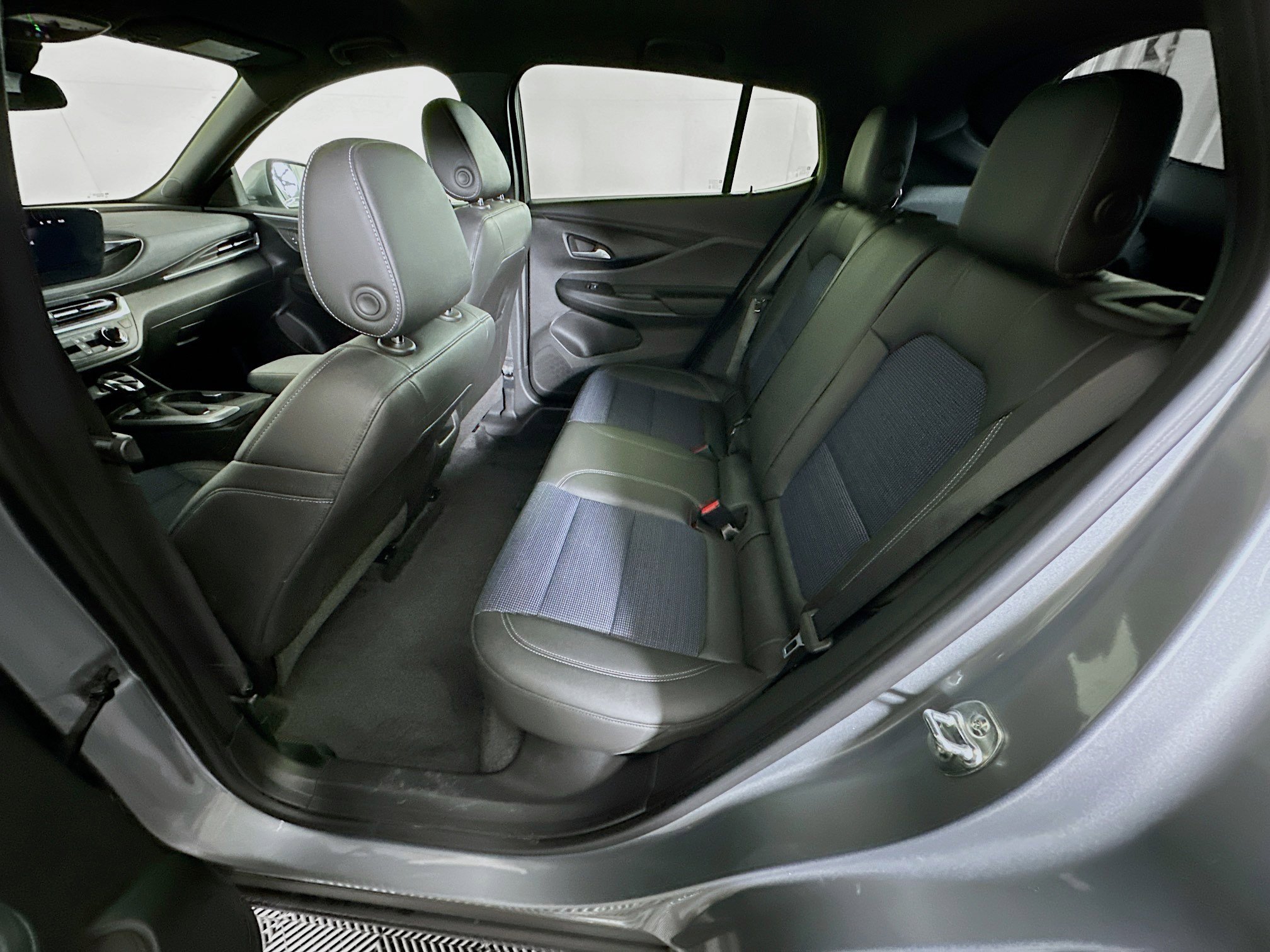 Used 2025 Buick Envista Preferred image 26