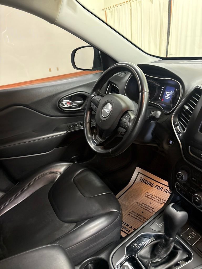 Used 2021 Jeep Cherokee Latitude Plus AWD/4WD image 25