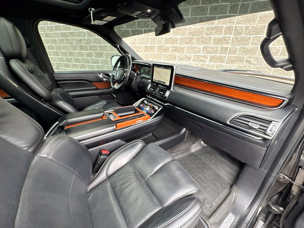 Used 2018 Lincoln Navigator Reserve AWD/4WD image 39