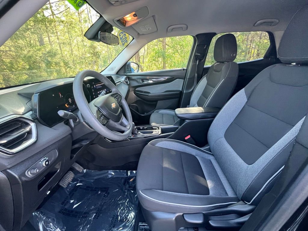Used 2025 Chevrolet TrailBlazer LT FWD image 14