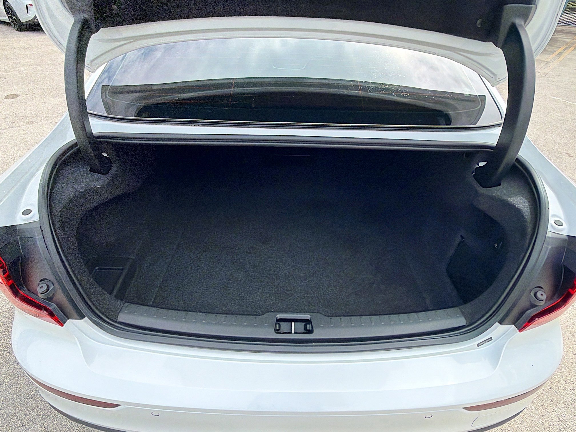 Used 2020 Volvo S60 T5 Momentum image 25