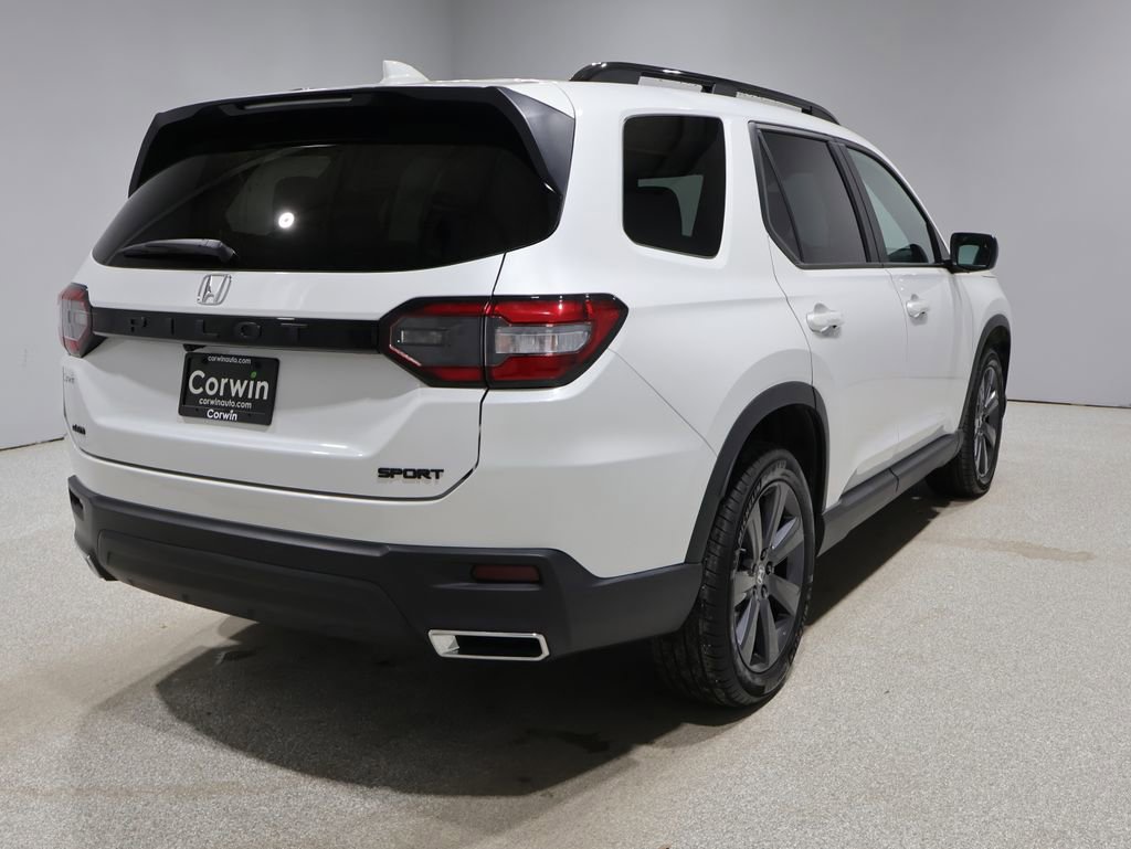 Used 2023 Honda Pilot Sport image 2