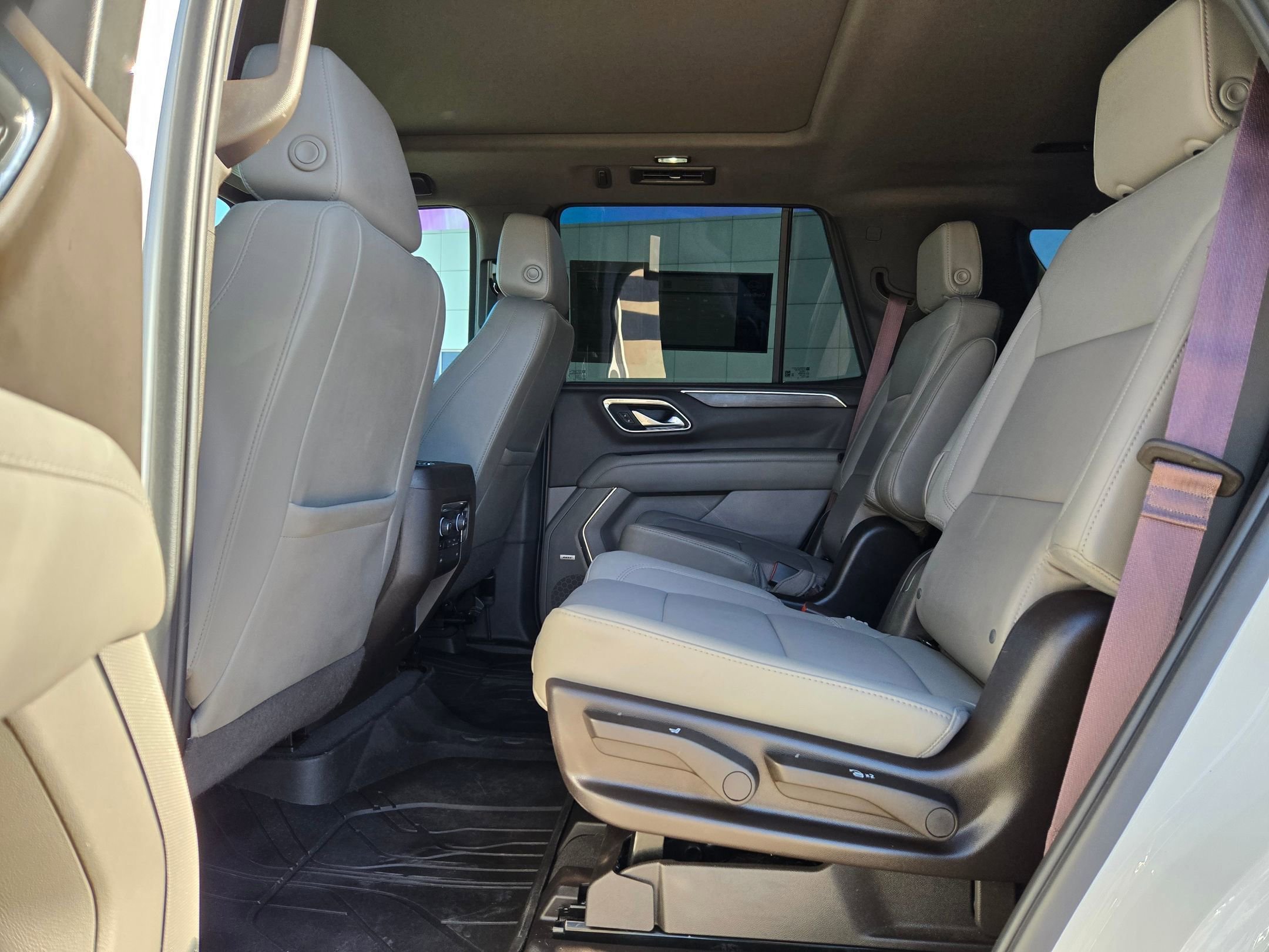 Used 2022 Chevrolet Tahoe Z71 w/ Z71 Off-Road Package image 26