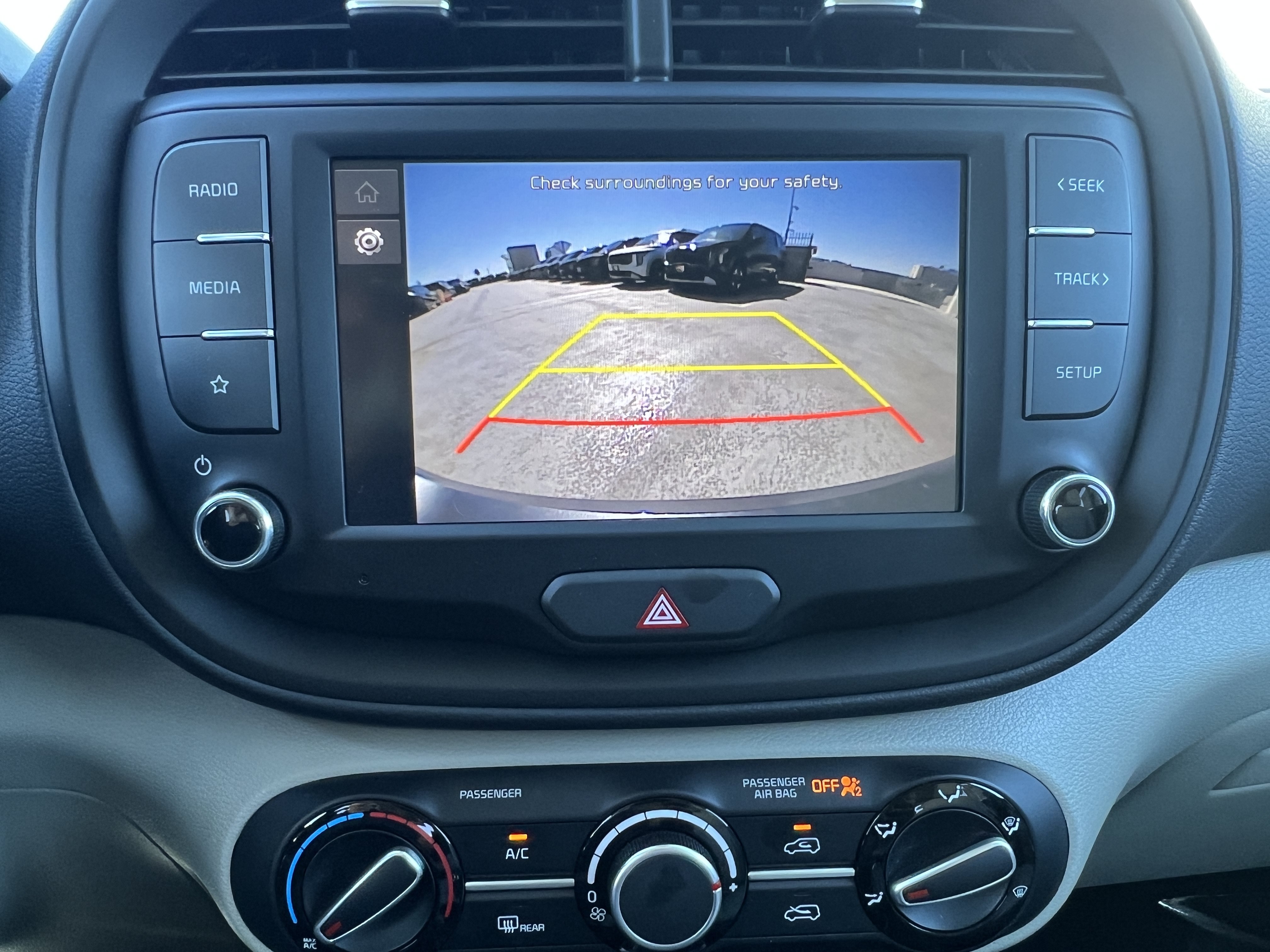 Used 2025 Kia Soul LX w/ LX Technology Package FWD image 31