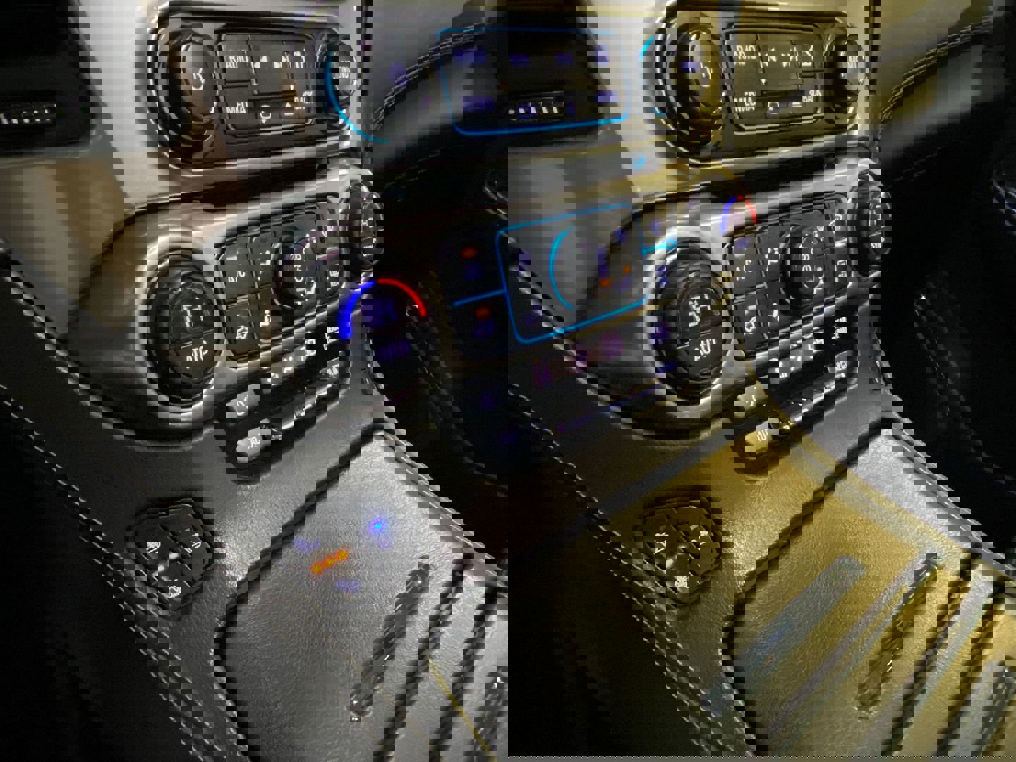 Used 2017 Chevrolet Suburban Premier image 29