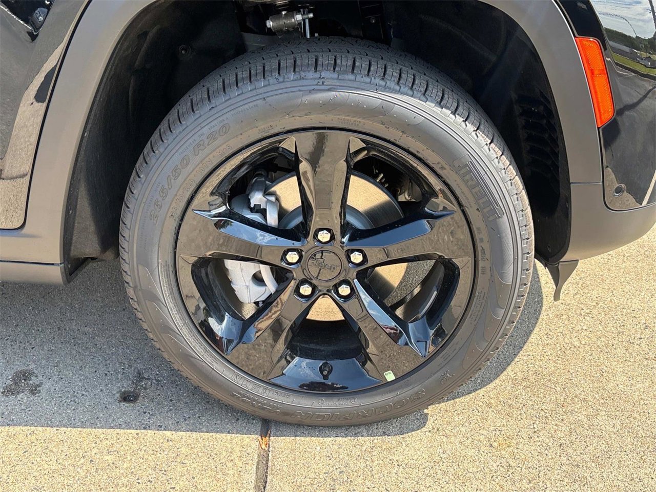 New 2025 Jeep Grand Cherokee Limited w/ Luxury Tech Group II image 35