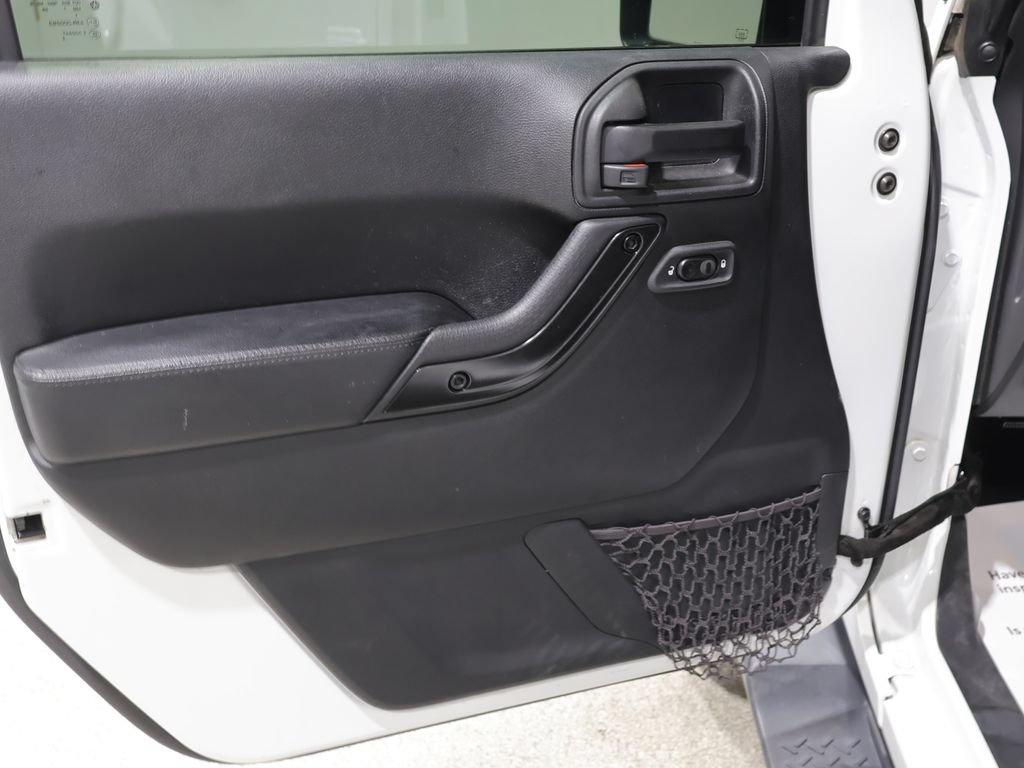Certified 2017 Jeep Wrangler Unlimited Sahara AWD/4WD image 12