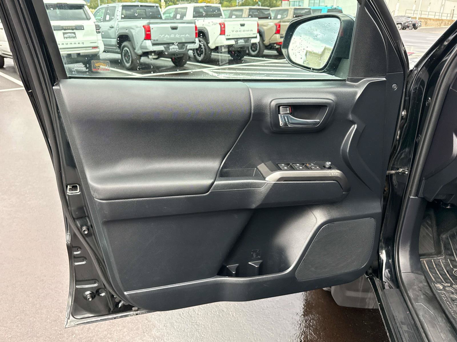 Used 2019 Toyota Tacoma TRD Sport AWD/4WD image 13