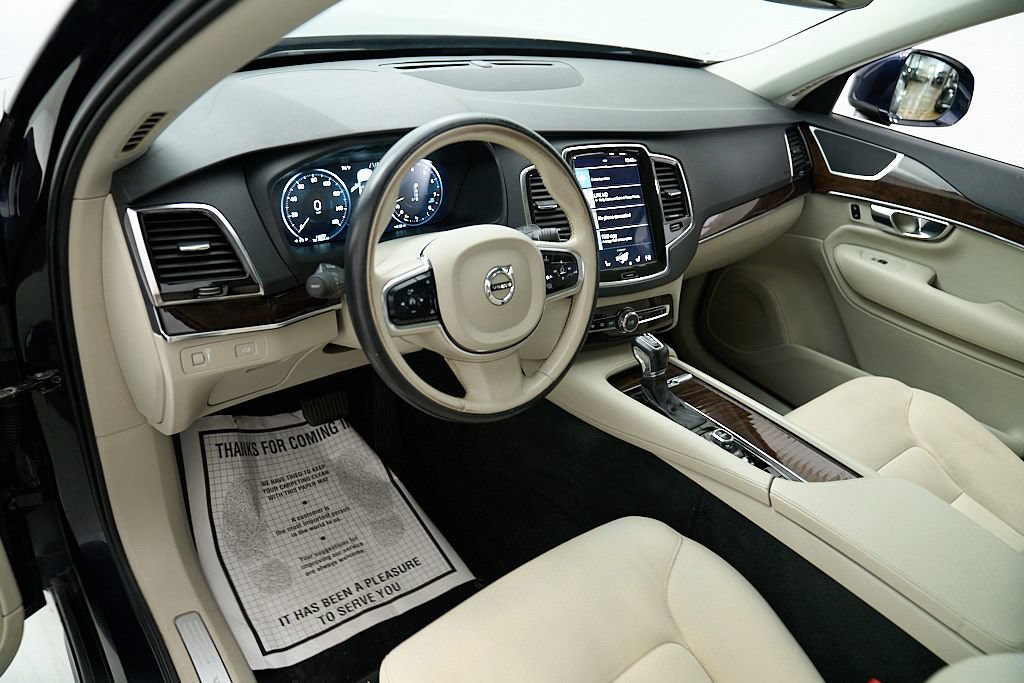 Used 2016 Volvo XC90 T6 Momentum w/ Momentum Plus Package AWD/4WD image 13