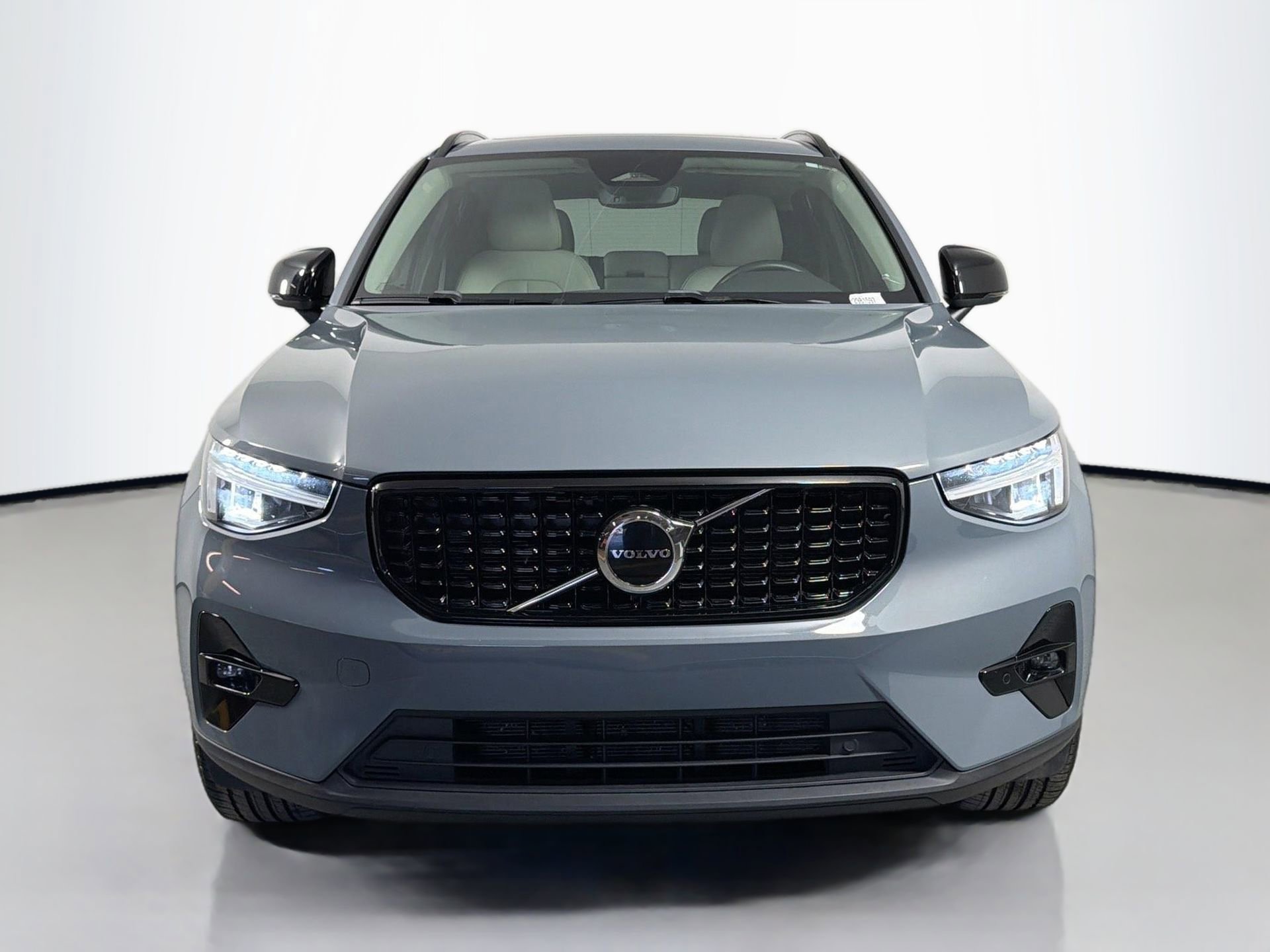 Certified 2023 Volvo XC40 B5 Plus w/ Protection Package Premier image 2
