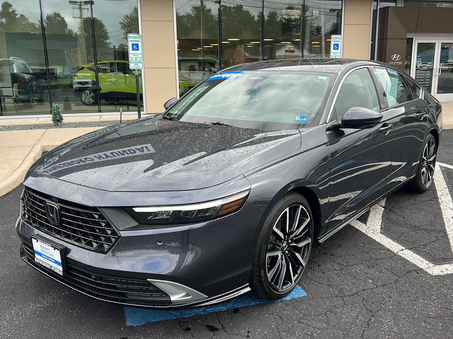 Used 2023 Honda Accord Touring image 2