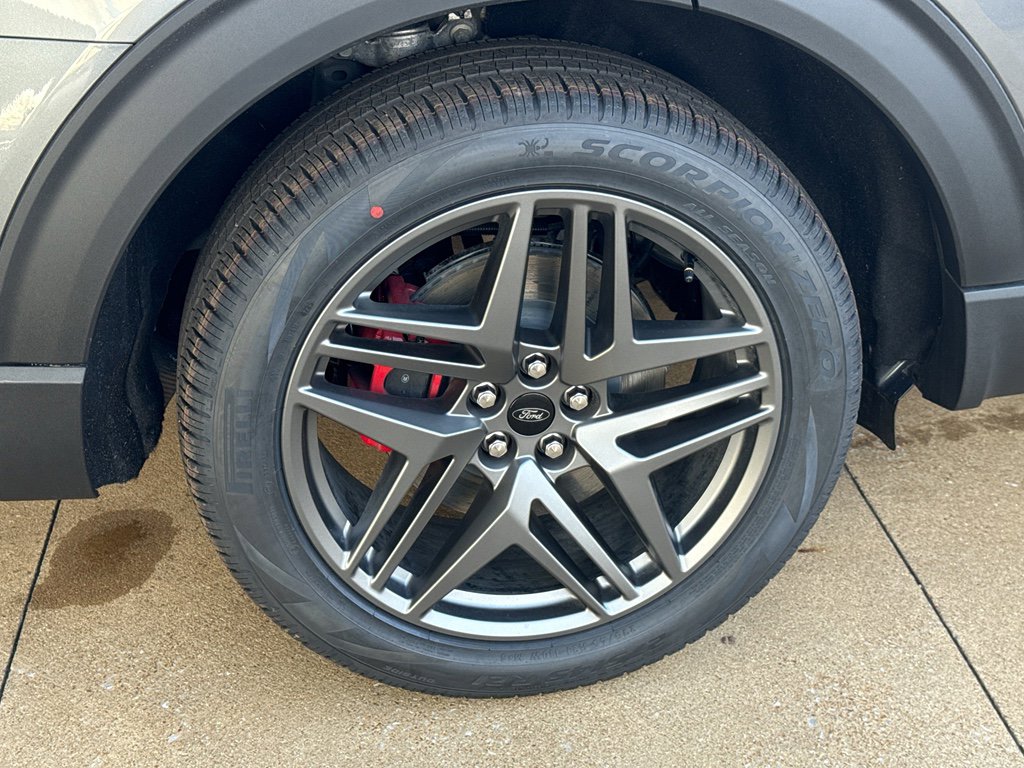 New 2026 Ford Explorer ST-Line w/ ST-Line Street Pack RWD image 6
