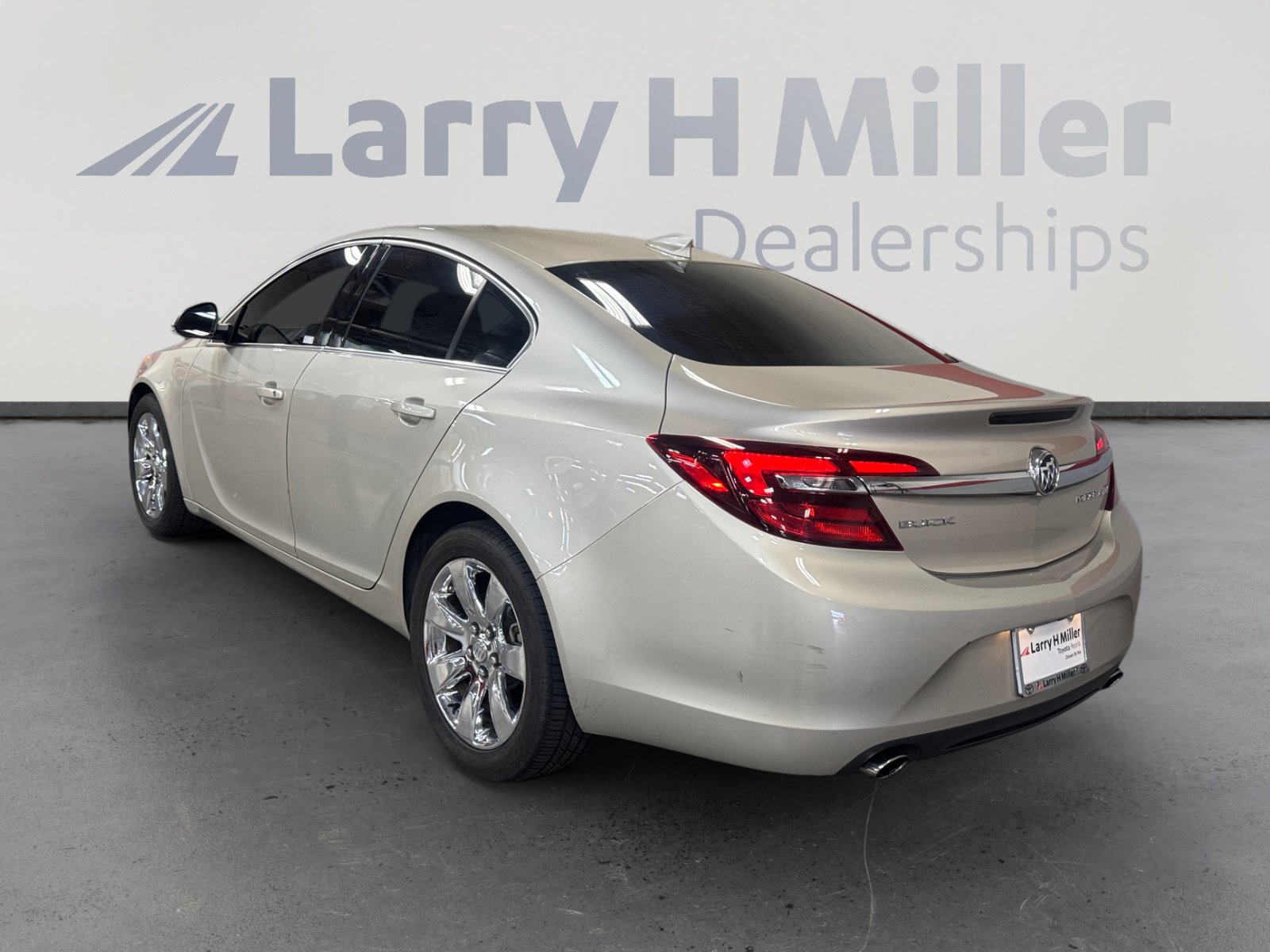 Used 2016 Buick Regal FWD image 3