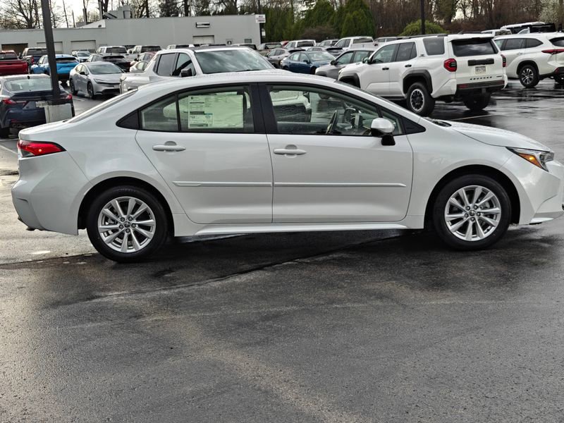 Used 2026 Toyota Corolla LE w/ LE Premium Package image 5