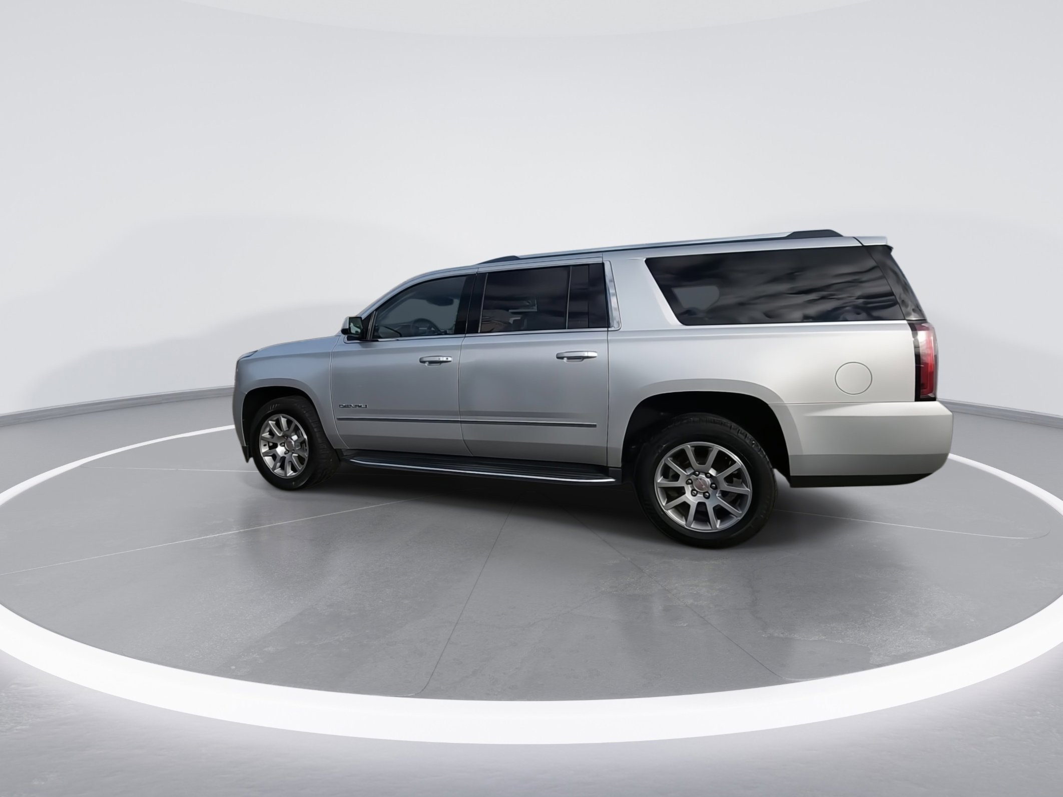 Used 2018 GMC Yukon XL Denali image 6