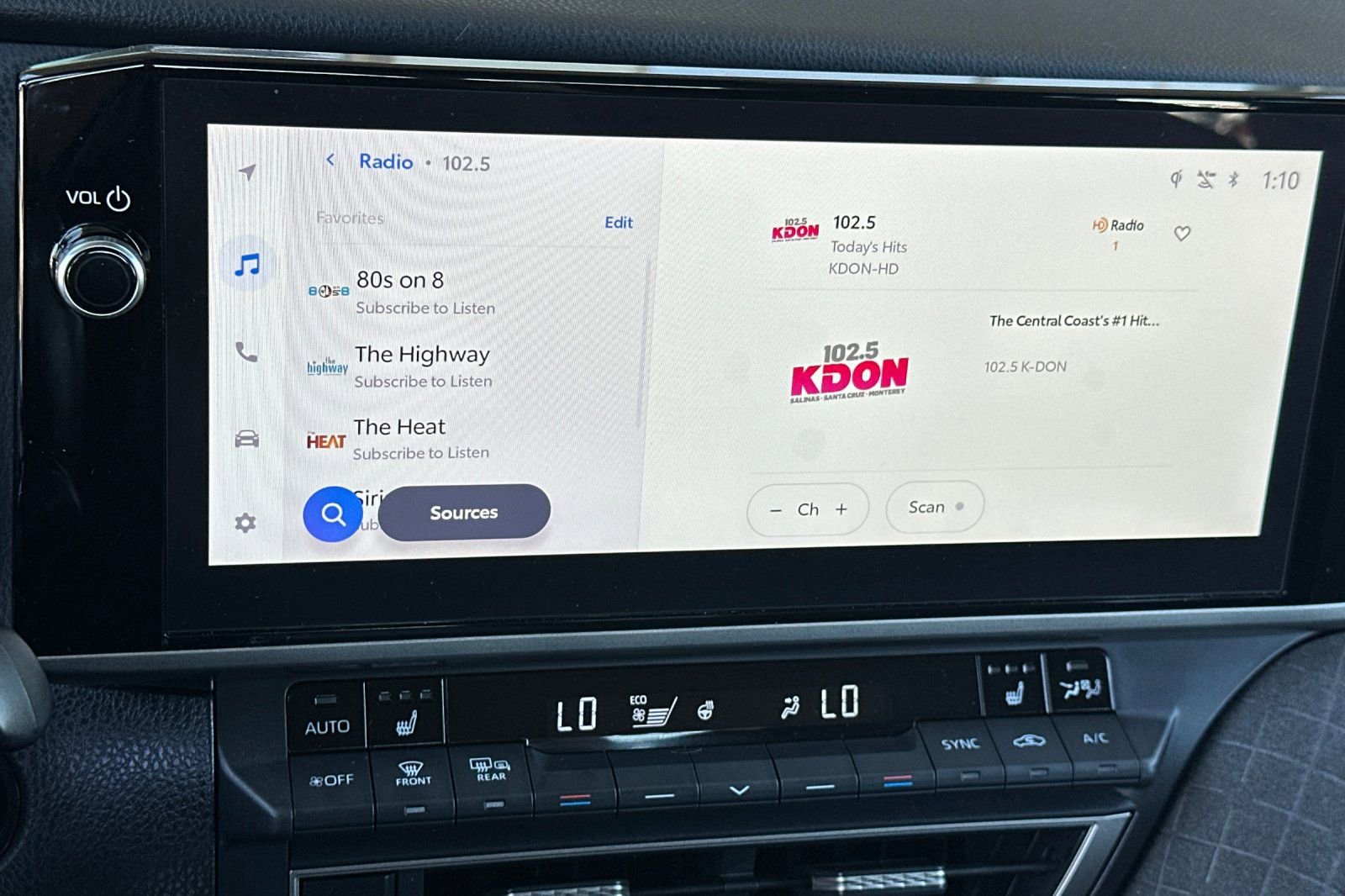 Used 2025 Toyota Camry XLE image 19