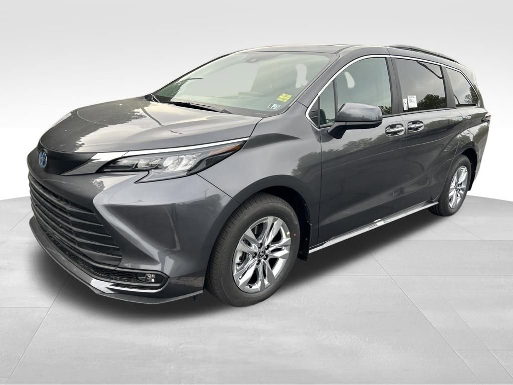 New 2025 Toyota Sienna XLE