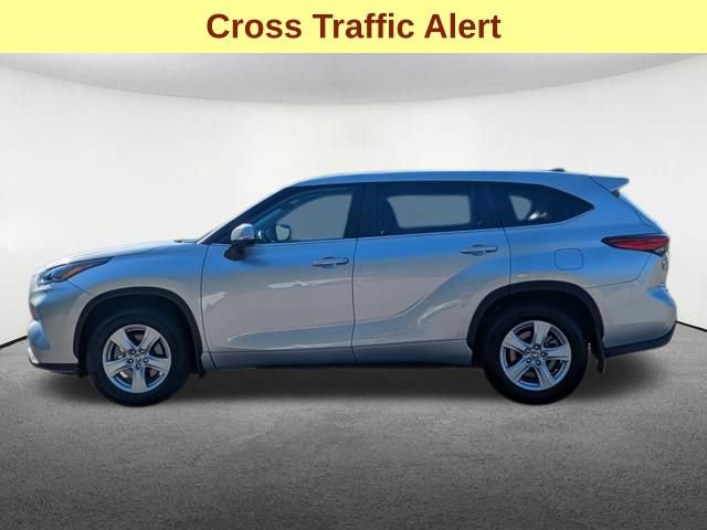 Certified 2024 Toyota Highlander LE AWD/4WD image 10