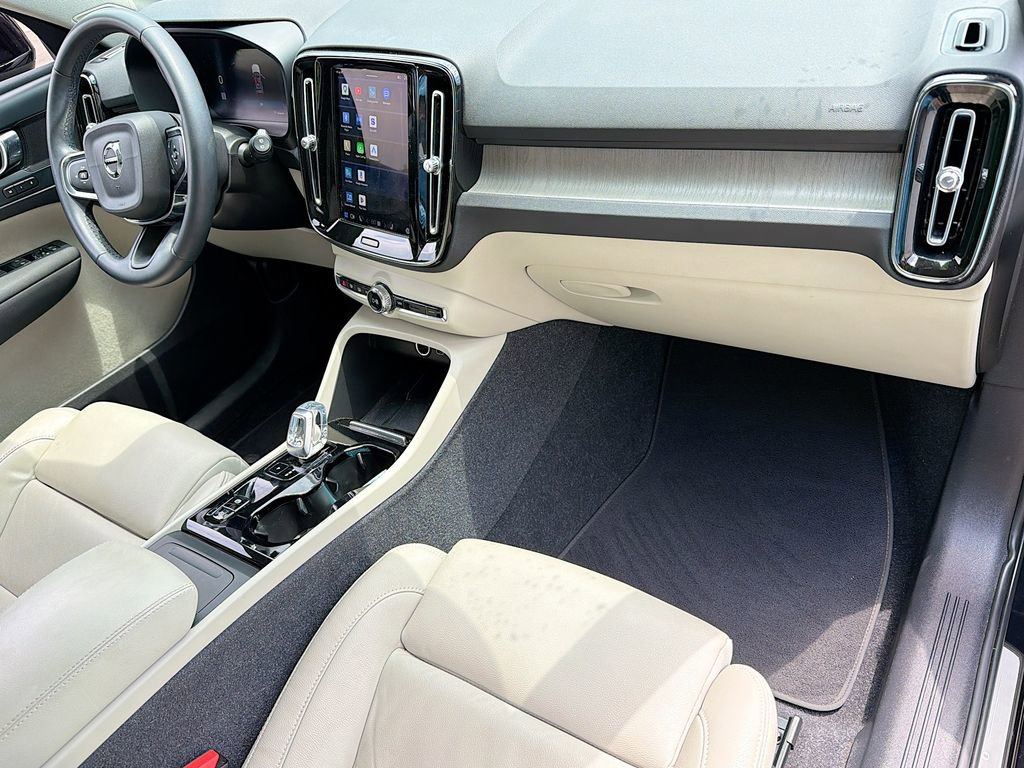 Used 2023 Volvo XC40 B5 Plus AWD/4WD image 28