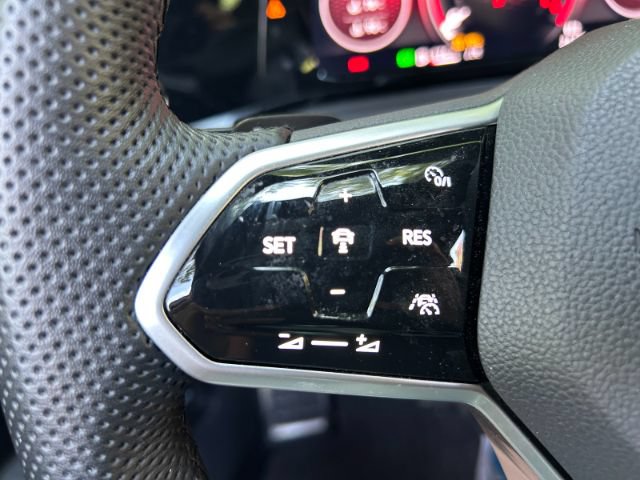 Used 2022 Volkswagen GTI SE FWD image 17
