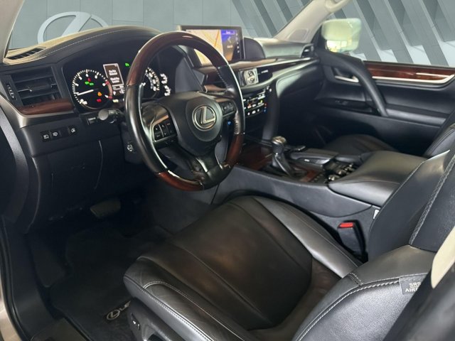 Used 2020 Lexus LX 570 4WD w/ Luxury Package image 10