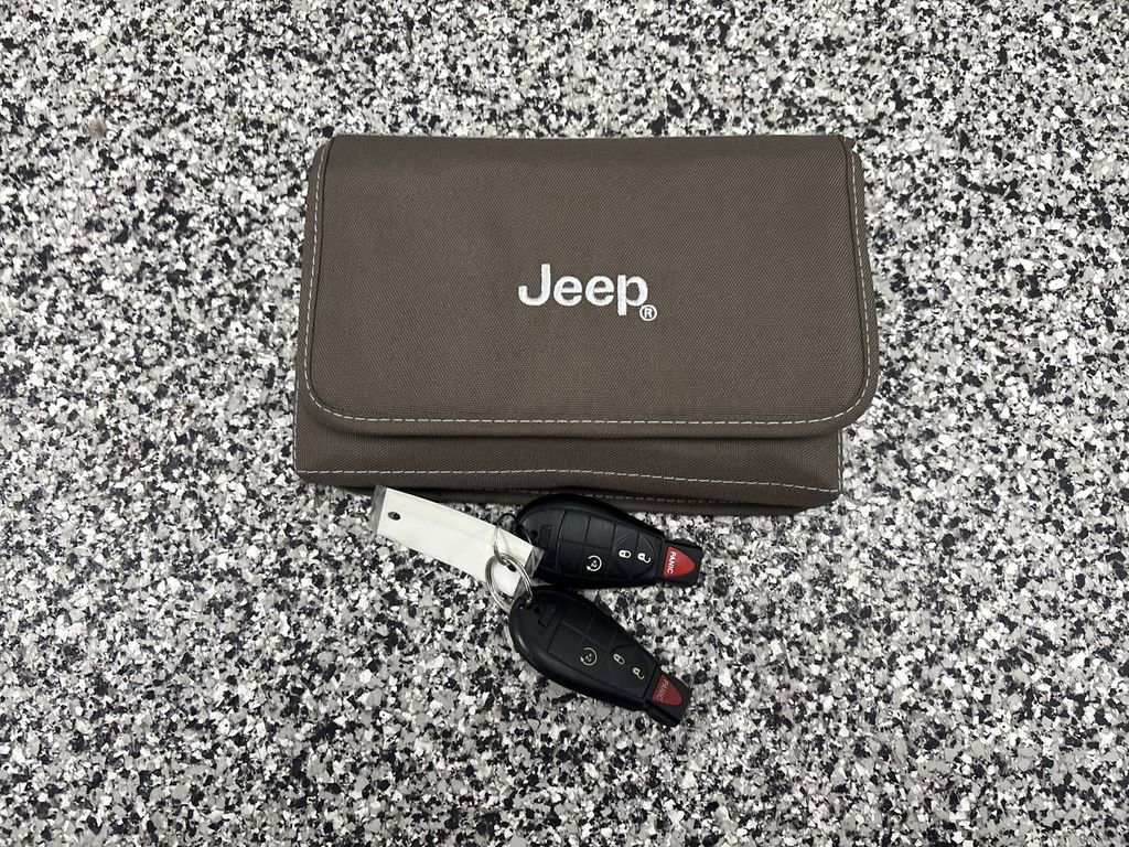 Used 2017 Jeep Cherokee Latitude w/ Cold Weather Group image 19