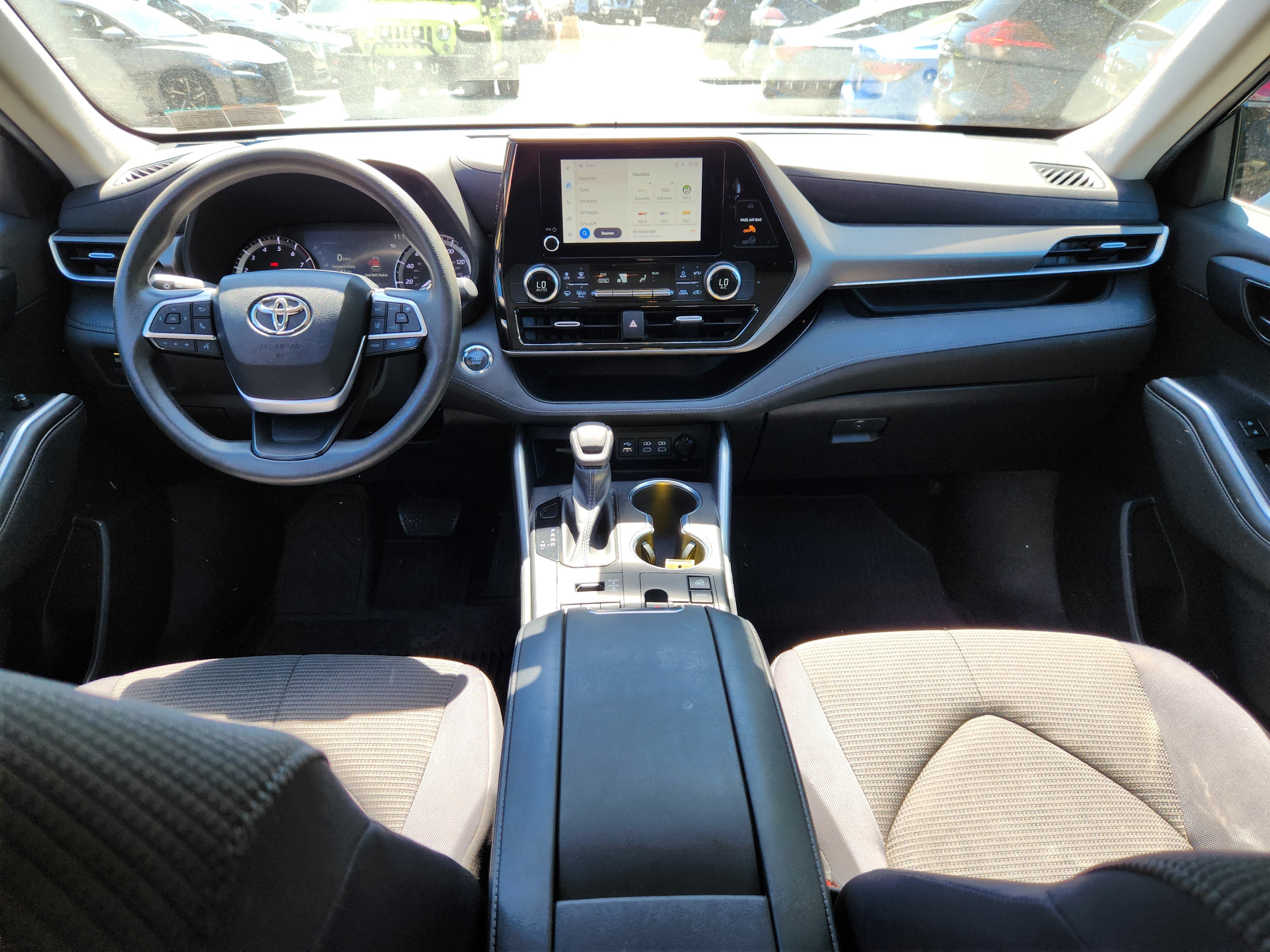 Used 2023 Toyota Highlander L AWD/4WD image 8