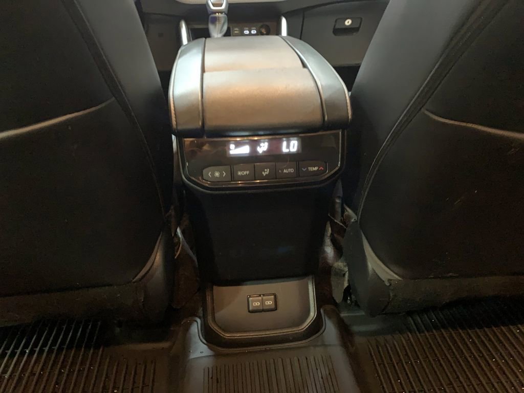 Used 2023 Toyota Highlander XLE image 15