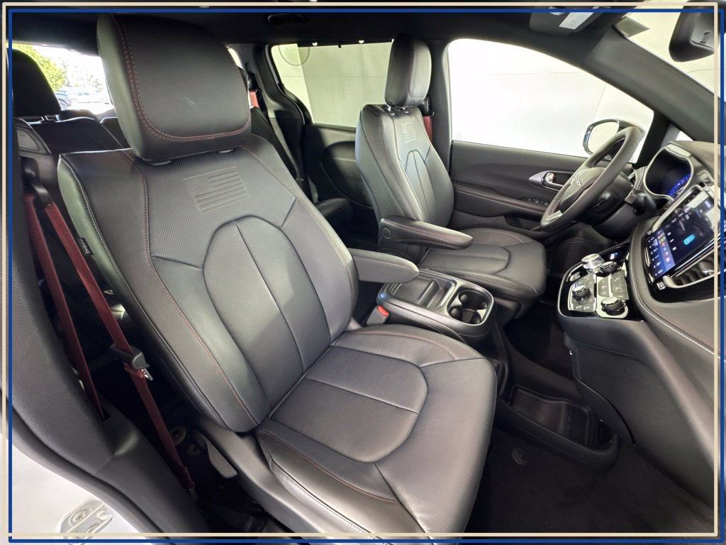New 2027 Chrysler Pacifica Select AWD/4WD image 33