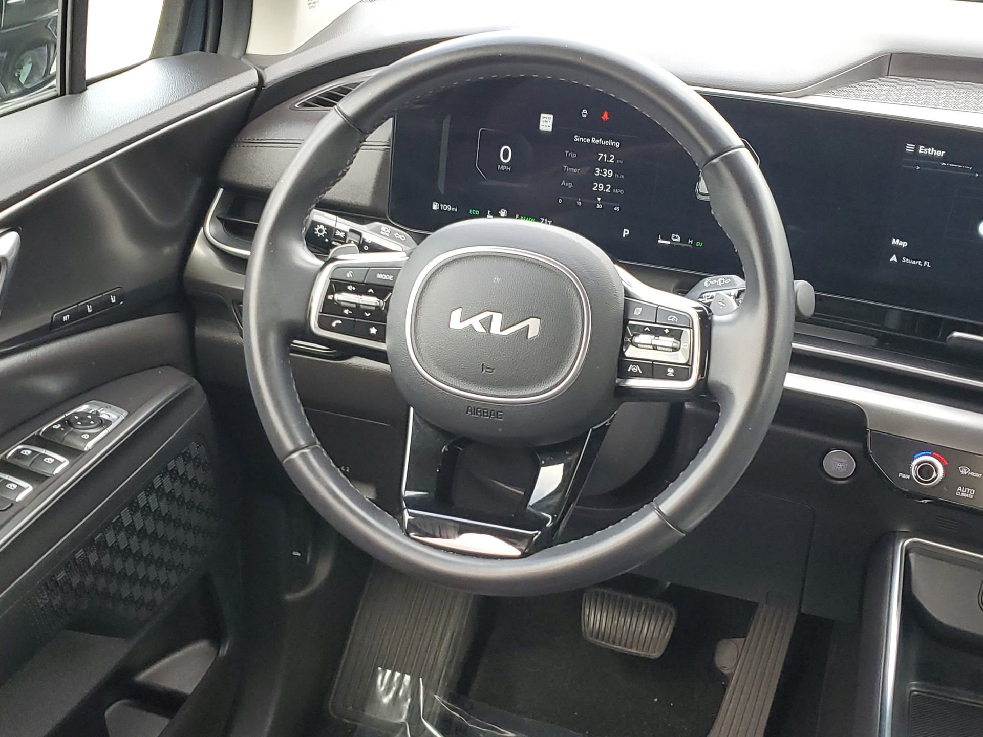 Used 2025 Kia Carnival SX w/ SX Dark Edition Package image 17