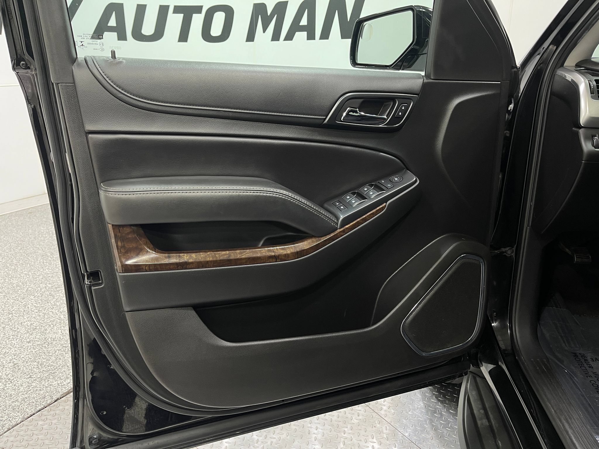 Used 2018 Chevrolet Tahoe LS AWD/4WD image 12