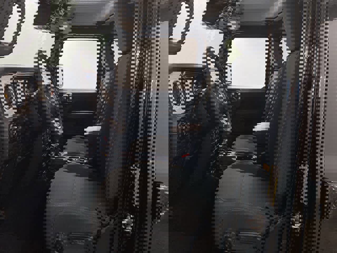 Used 2025 Jeep Wrangler Sahara image 13