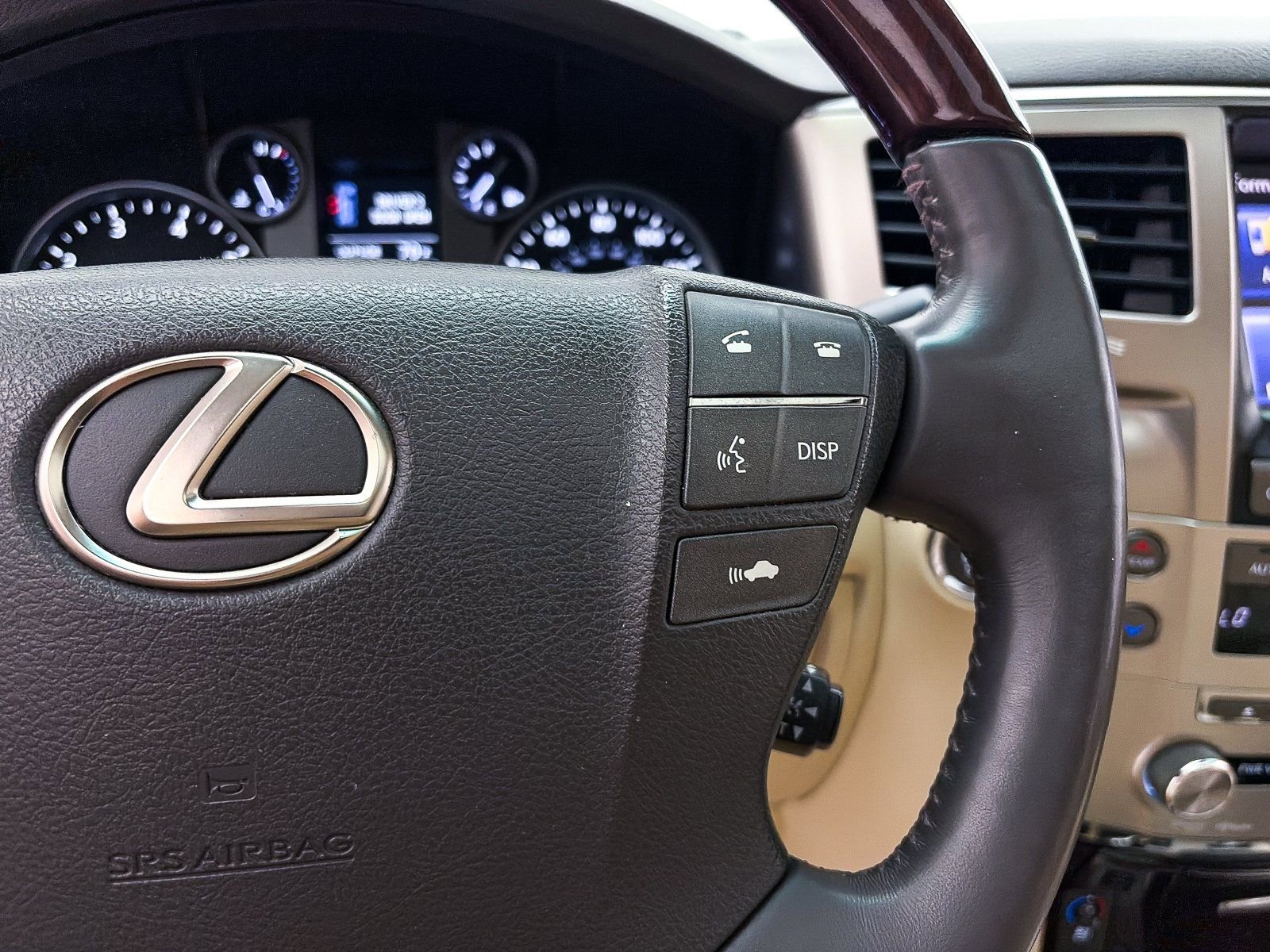 Used 2013 Lexus LX 570 4WD w/ Luxury Pkg w/Pre-crash image 31