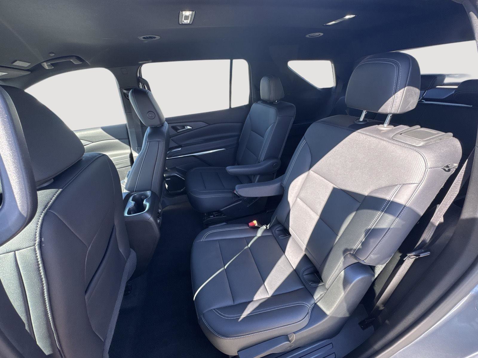 Used 2025 Chevrolet Traverse LT w/ Enhanced Driving Package image 13