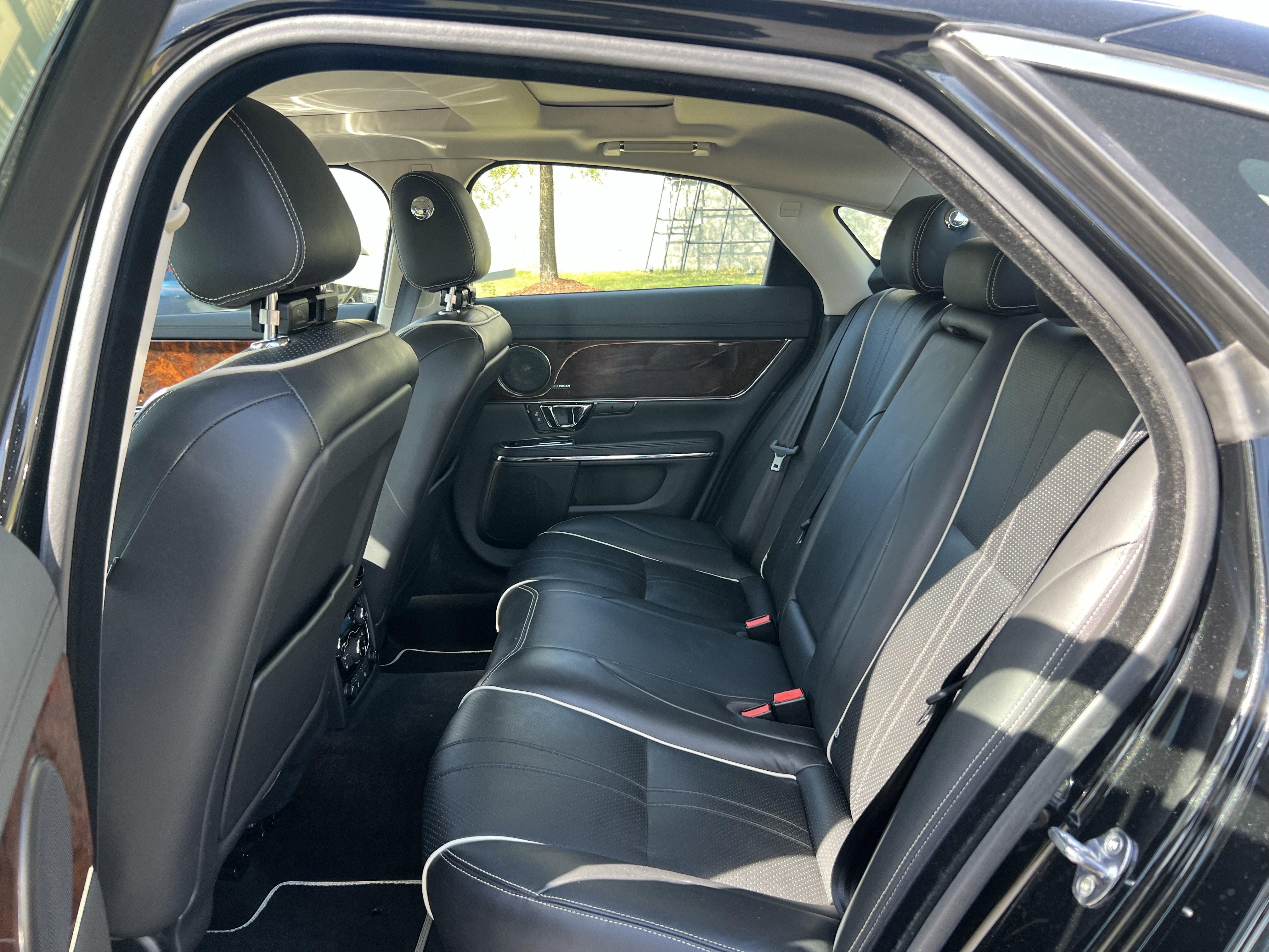 Used 2019 Jaguar XJ R-Sport image 37
