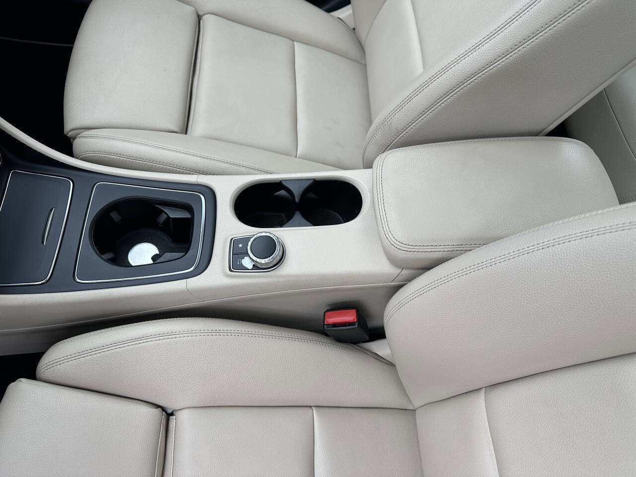 Used 2018 Mercedes-Benz CLA 250 image 34