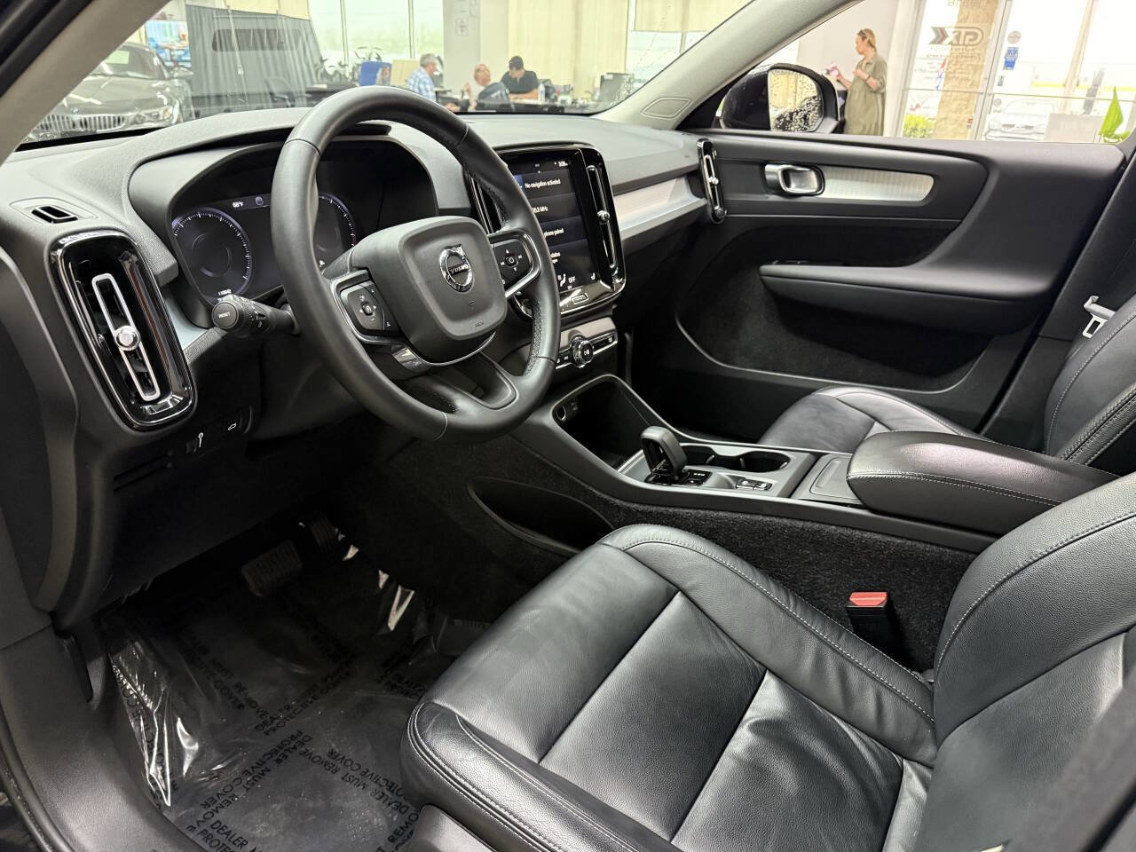 Used 2022 Volvo XC40 T5 Momentum AWD/4WD image 19